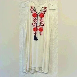 THML White Embroidered Floral Above Knee High Low Sleeveless Lined Breezy Dress